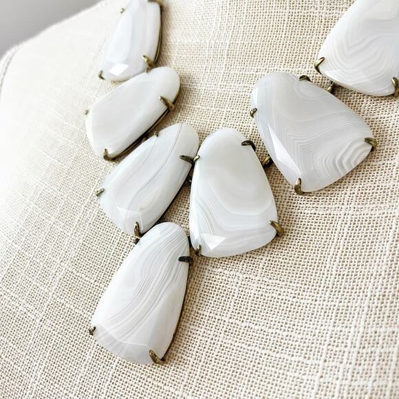 NEW Kendra Scott Banded Agate Harlow w/ Antique Brass Necklace - Picture 7 of 10